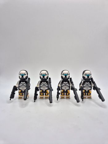 Figurines type lego 4 clones noir et jaune star wars