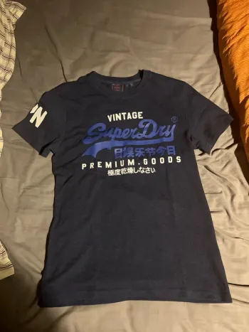 T-shirt superdry authentique édition limitée