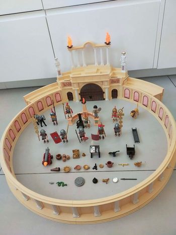 Arènes playmobil avec nombreux personnages et accessoires 