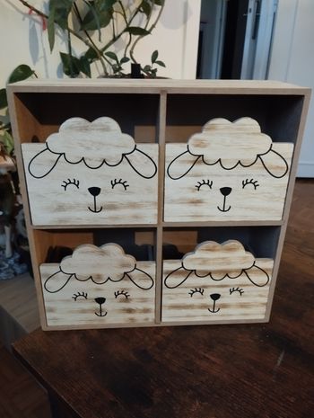 Petite armoire, 4 tiroirs mouton