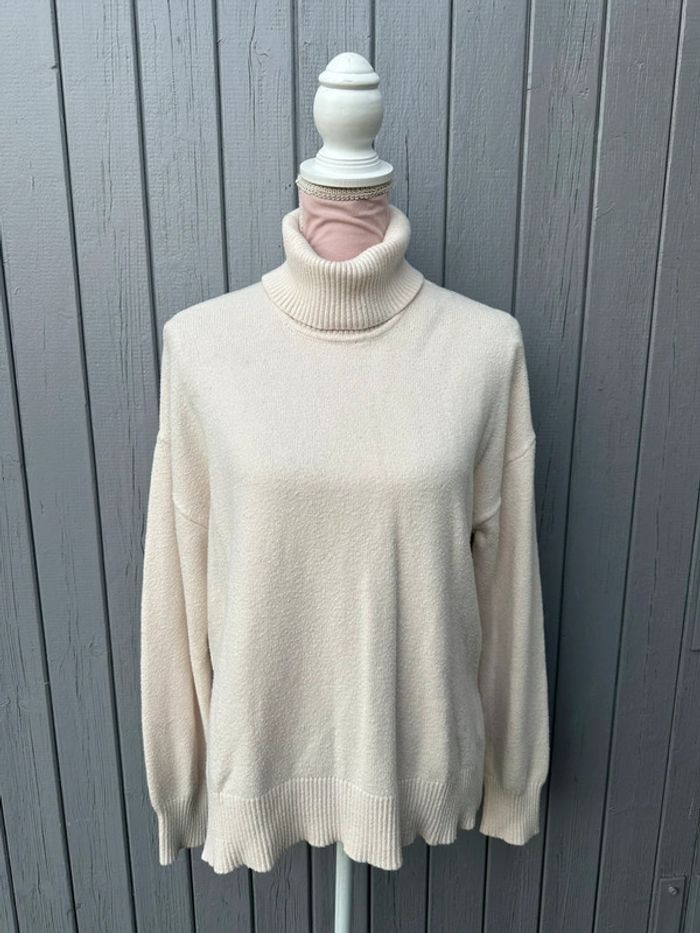Pull crème col roulé