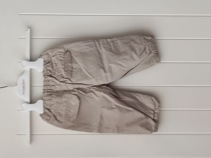 Beau pantalon bébé fille 9 mois – beige, très bon état - photo numéro 3
