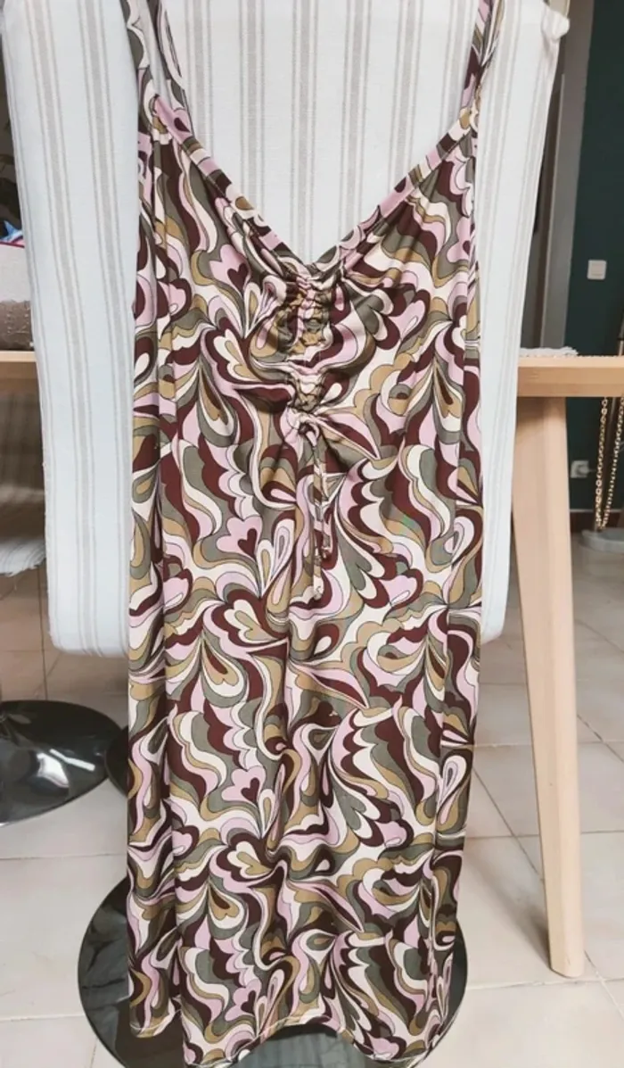 Robe colorée sans manches