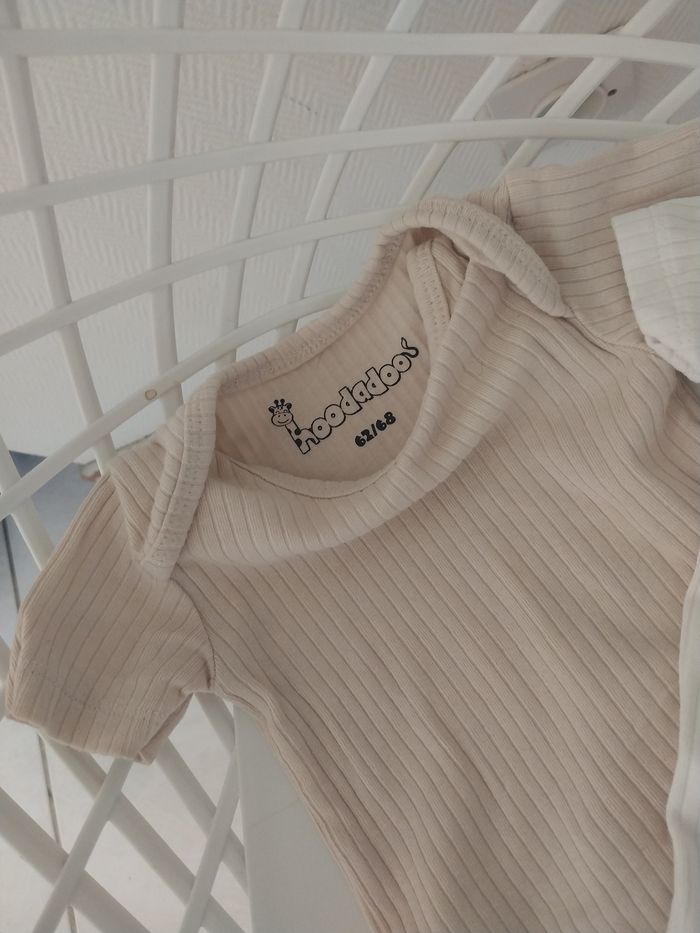 Lot de 2 bodies bébé – Taille 6 mois (62/68 cm) - photo numéro 4