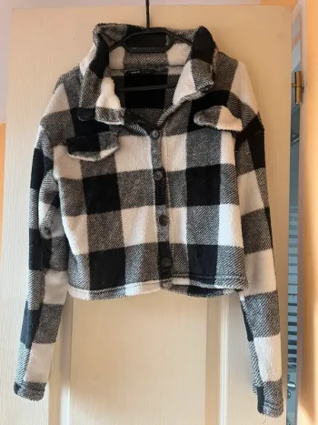 veste à carreaux avec boutons