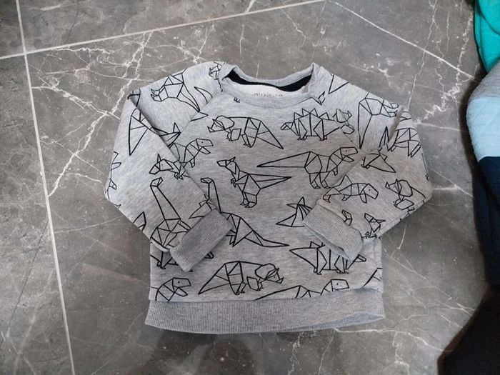 Sweat Primark 12/18 mois motif dino géométrique