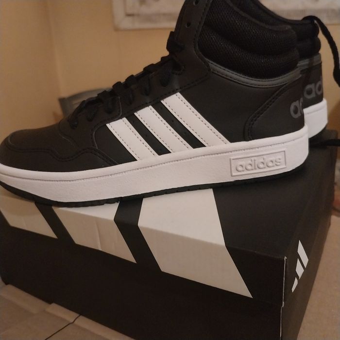 Adidas neuves dans sa boîte Pointure 37 et demi - photo numéro 3