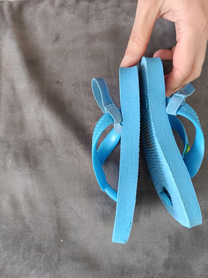 Tongs bleu clair mixte taille 24 25 - photo numéro 3