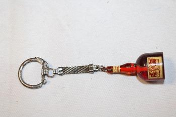 Porte clés ancien forme bouteille