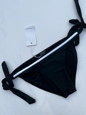 Bas de maillot noir avec noeuds