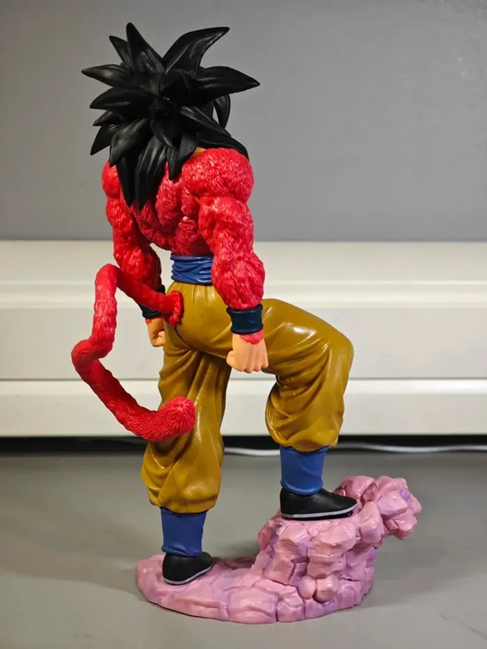 Figurine Dragon Ball GT : Goku SSJ4 25cm neuve sans boîte - photo numéro 5