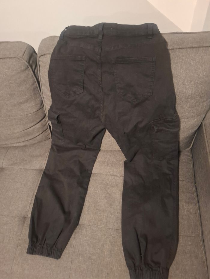 Pantalon cargo noir neuf Taille 36 - photo numéro 2