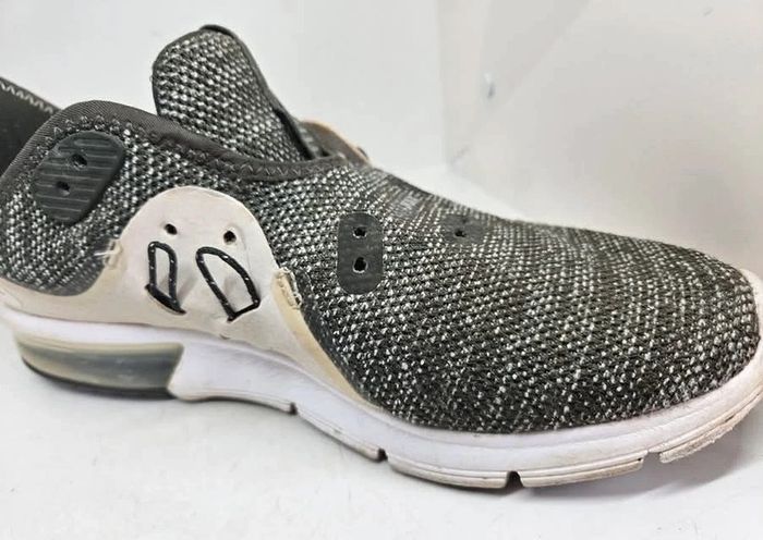 Paire de AirMax
Nike.
Pointure 41. - photo numéro 9