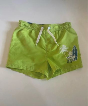 Short de bain très bon état pour garçon taille 4 ans couleur vert clair