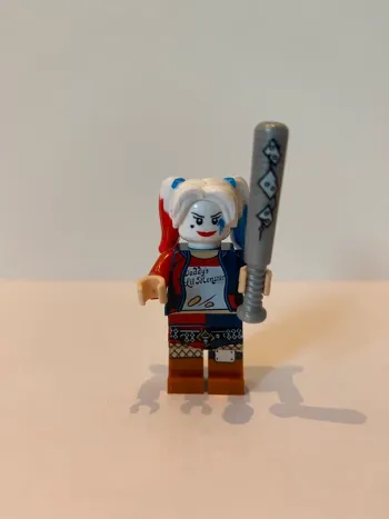 Figurine type lego Harley Quinn. Dc comics