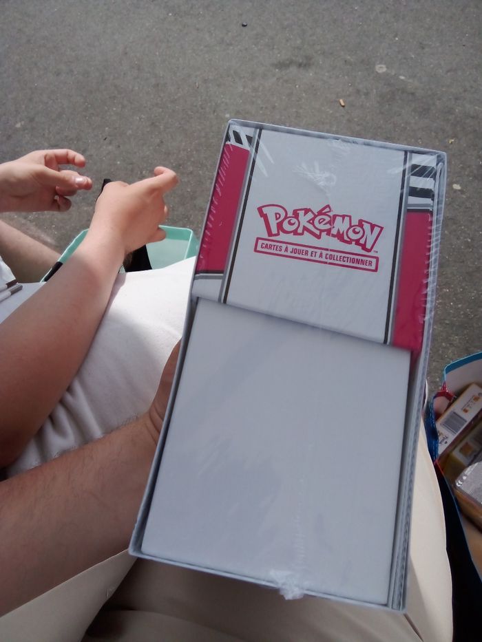 Etb pokémon ev 10.5 scellé flamme blanche - photo numéro 4