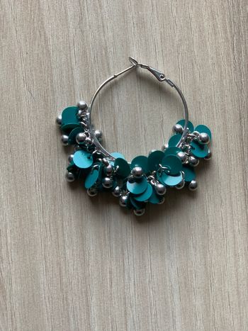 Boucles d’oreilles.
