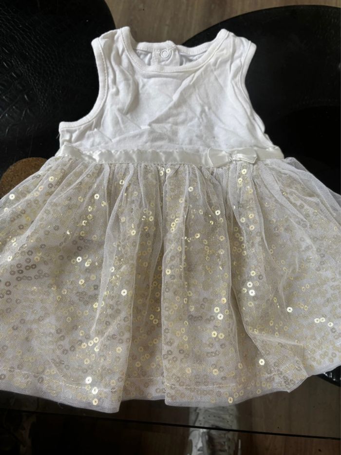 Robe blanche paillette