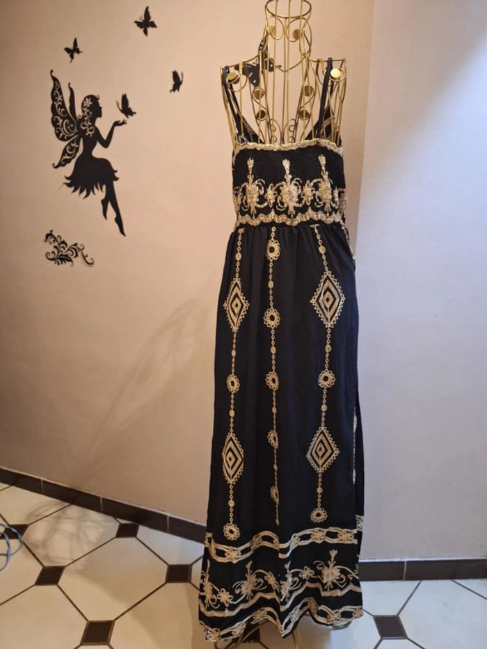 Robe longue noire brodée - photo numéro 4