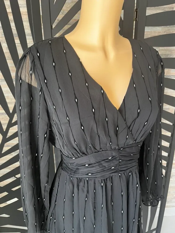 Robe noire détails argentés - photo numéro 2
