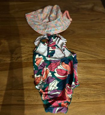 Maillot de bain & chapeau de plage