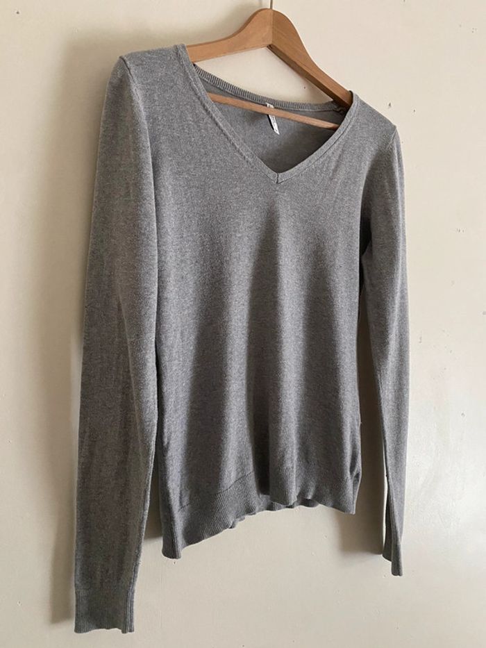Pull col v gris - photo numéro 3