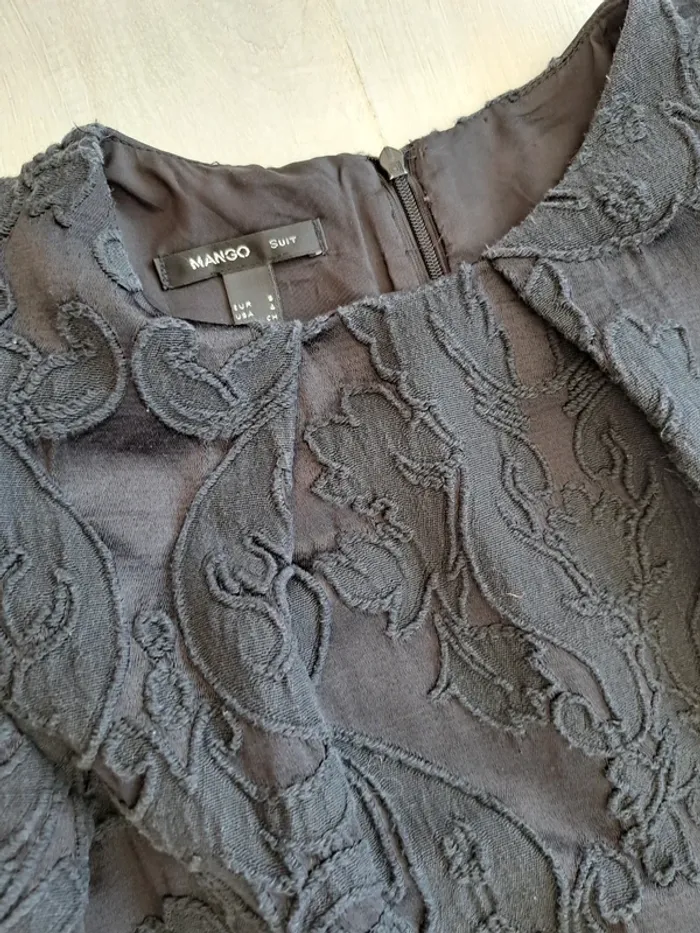 Robe Mango noire - broderie - taille S - élégante - doublure - épaulettes - photo numéro 3