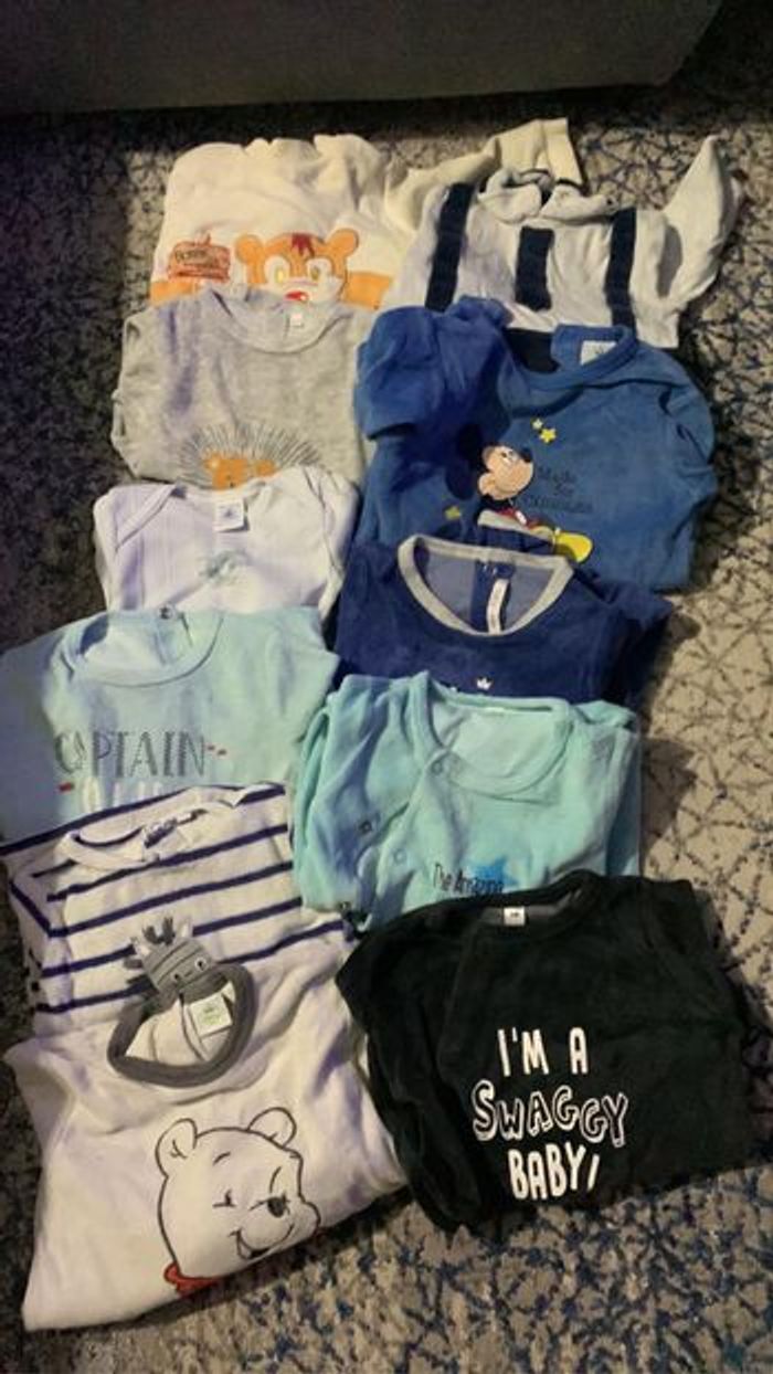 Lot 11 pyjamas 6 mois