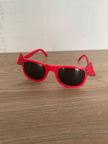 Lunettes de soleil fille neuve