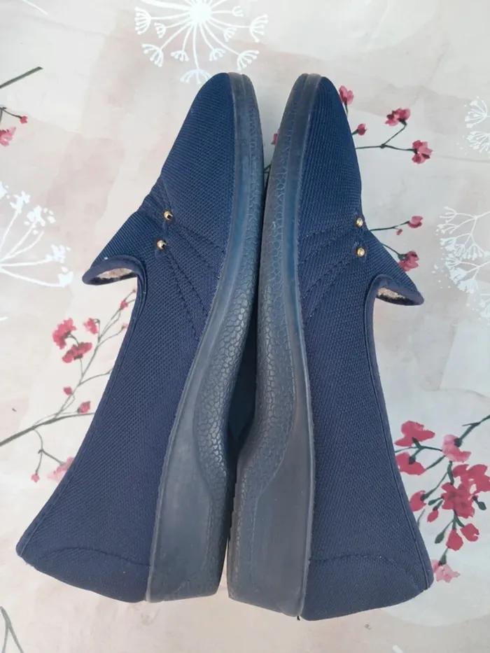 Beaux chaussons bleu marine avec détails supiqures et perles dorées - T38 - Parami - photo numéro 4