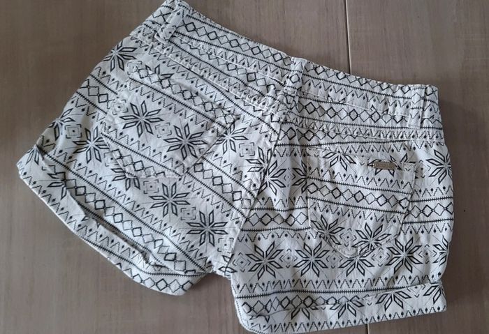 Short court blanc avec motifs taille 36 - photo numéro 2