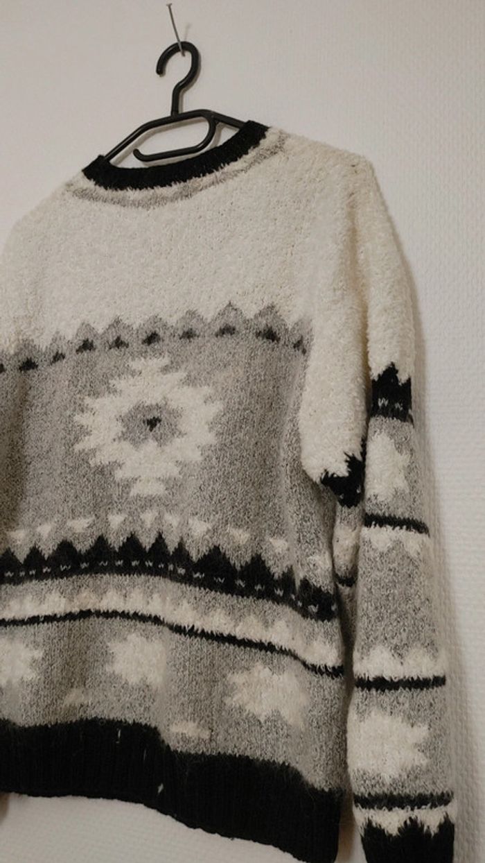Très beau pull en laine tricoter à la main - photo numéro 4