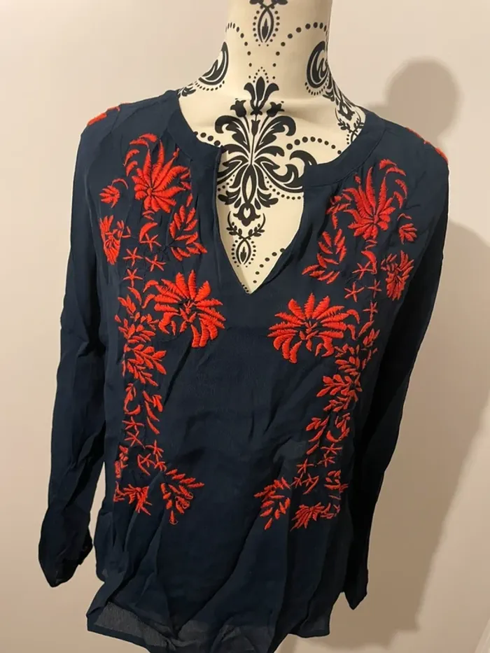 Haut blouse Caroll brodé - Bleu marine et rouge - Taille 36 🌸 - photo numéro 2
