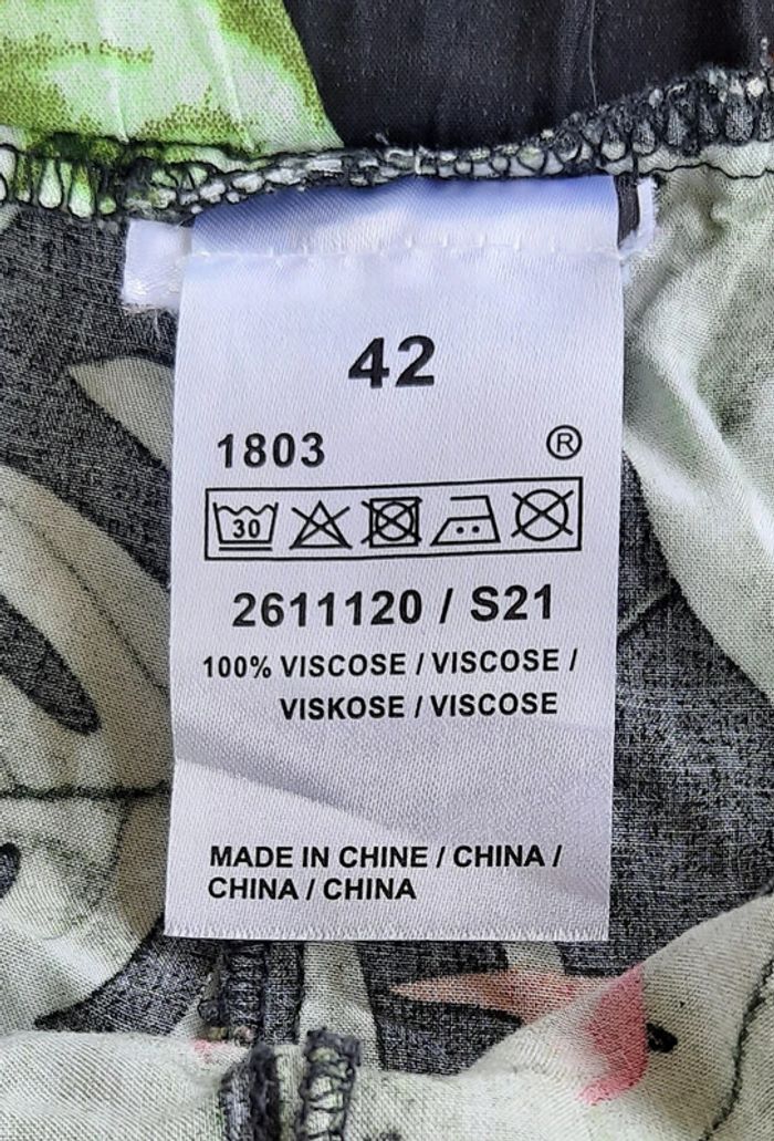 Short noir imprimé feuillage, taille 42 - photo numéro 4