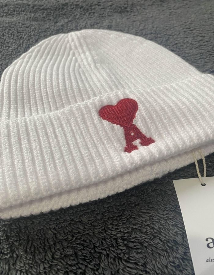 Bonnet ami blanc à cœur rouge - photo numéro 4