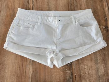 Short blanc taille 40 en excellent état walk and Talkie-walkie avec elasthane