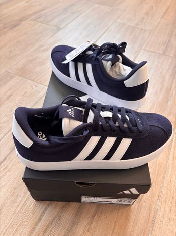 Baskets Adidas Neuves Taille 41 1/3