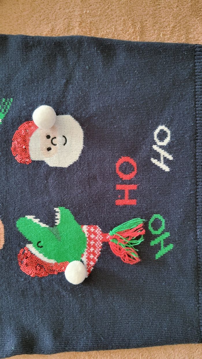 Pull de Noël 8 ans bleu marine dinosaure pompons et brillants - photo numéro 4