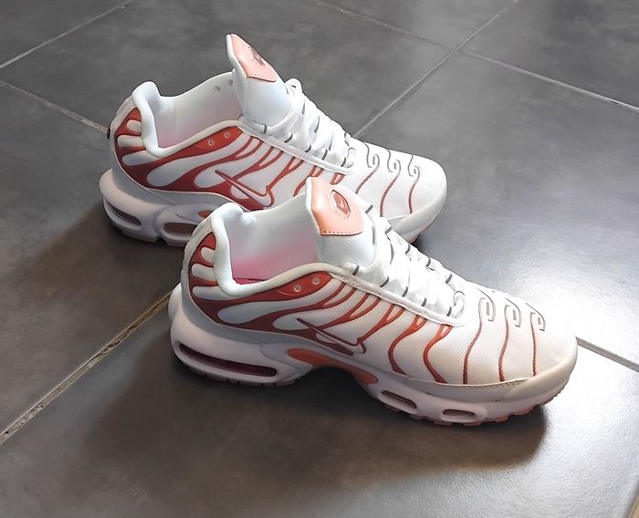 nike air max plus TN Blanche et rose neuve taille 39 - photo numéro 2