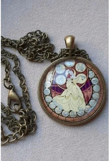 Collier Disney belle neuf