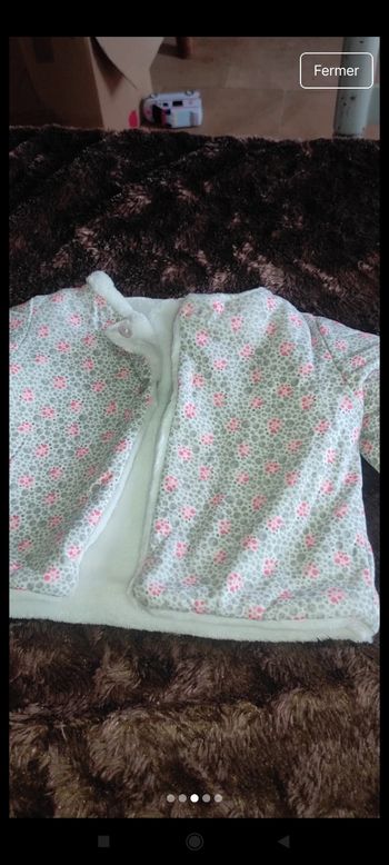 Très beau gilet bébé épais e2