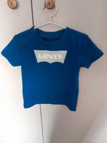 T-shirt manche courte - Levi's - Très bon état- Taille 24 mois