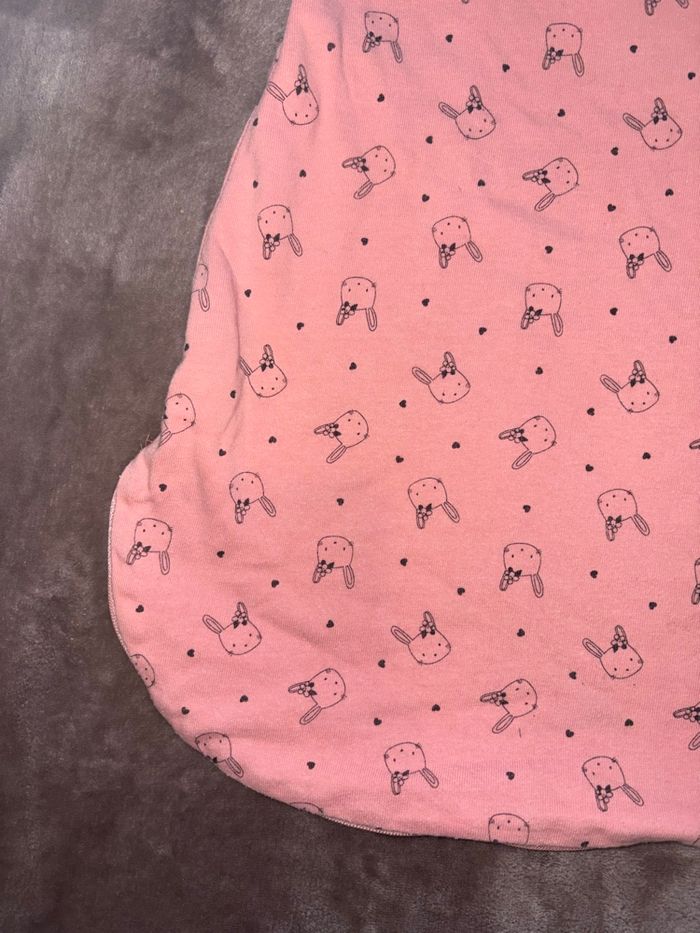 Gigoteuse Kiabi rose 0-6 mois en très bon état. - photo numéro 4