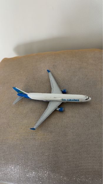 Air Caraïbes - Avion de collection Airbus A330 - 15cm - Bleu/Blanc