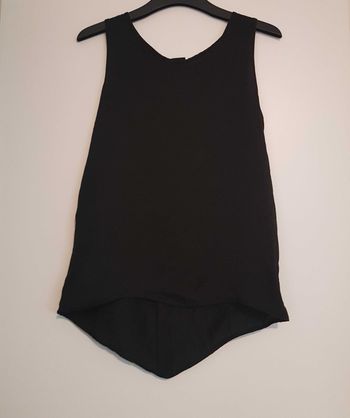 Haut noir zippé dans le dos