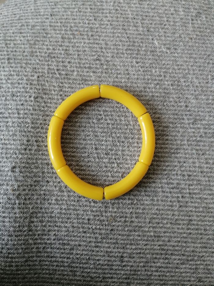 Bracelet élastique perles tubes jaunes neuf - photo numéro 3