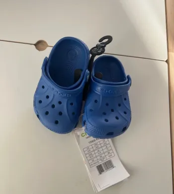 Crocs bébé  taille 20 neuves avec étiquette
