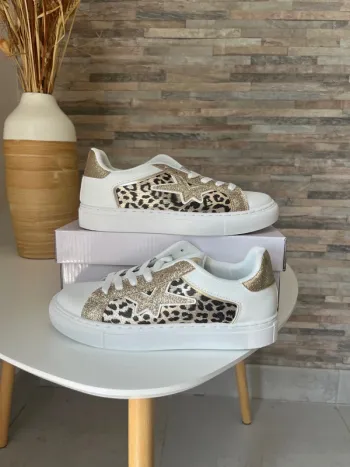 Superbes baskets léopards et blanches