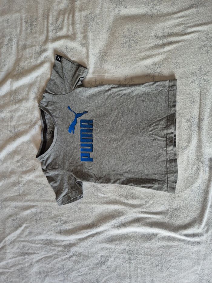 Jolie t shirt puma taille 5 ans