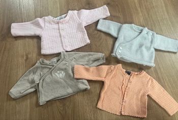 Lot de 8 gilets - 1 mois